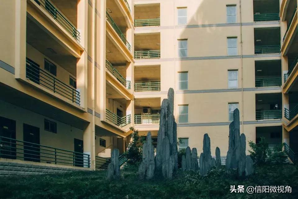 信阳师院附近吃住方便吗,信阳师院哪里好玩