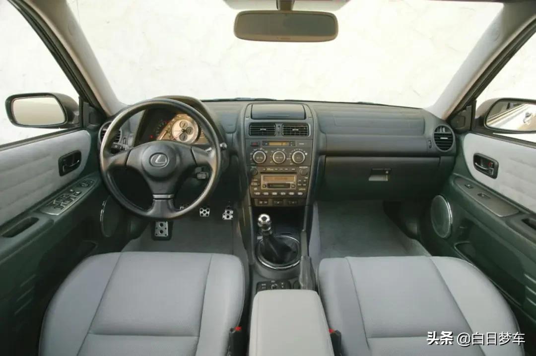 全新一代雷克萨斯is300,2022款雷克萨斯is官图发布