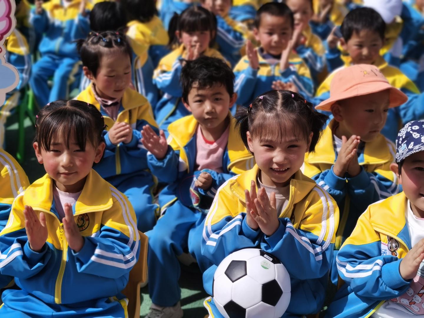 幼儿园足球特色活动报道,玩转足球幼儿园