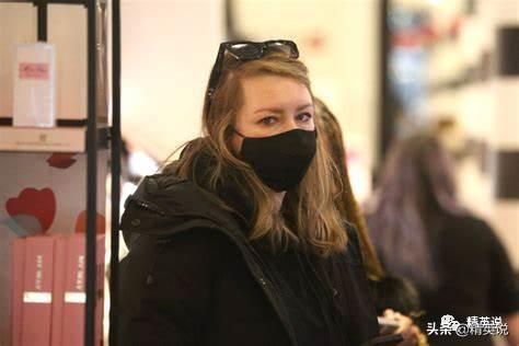 把纽约上流圈骗得团团转，轰动全球的90后假名媛获释…