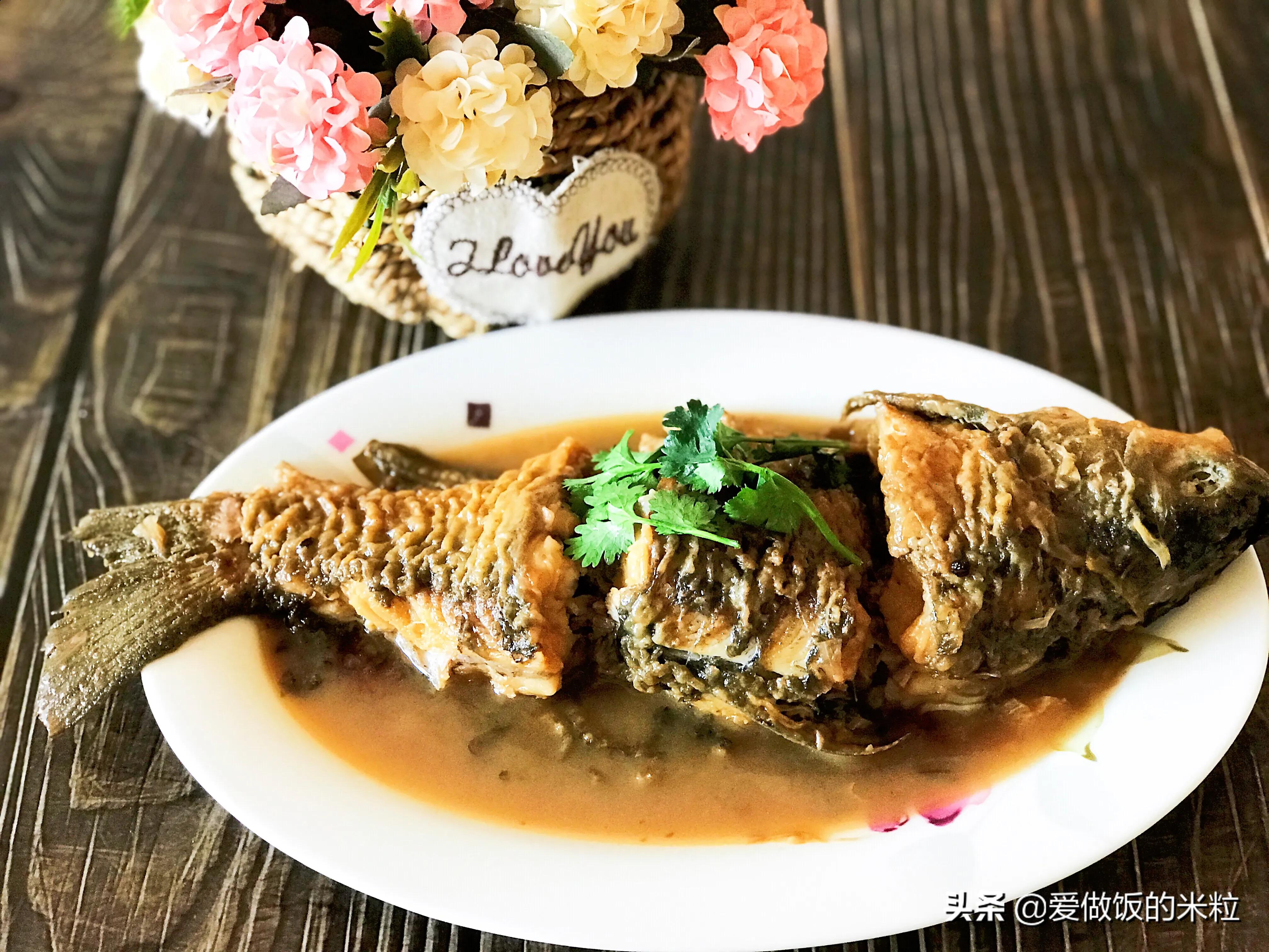 怎么炖小草鱼好吃家常做法视频,炖草鱼用热水锅还是凉水下锅好