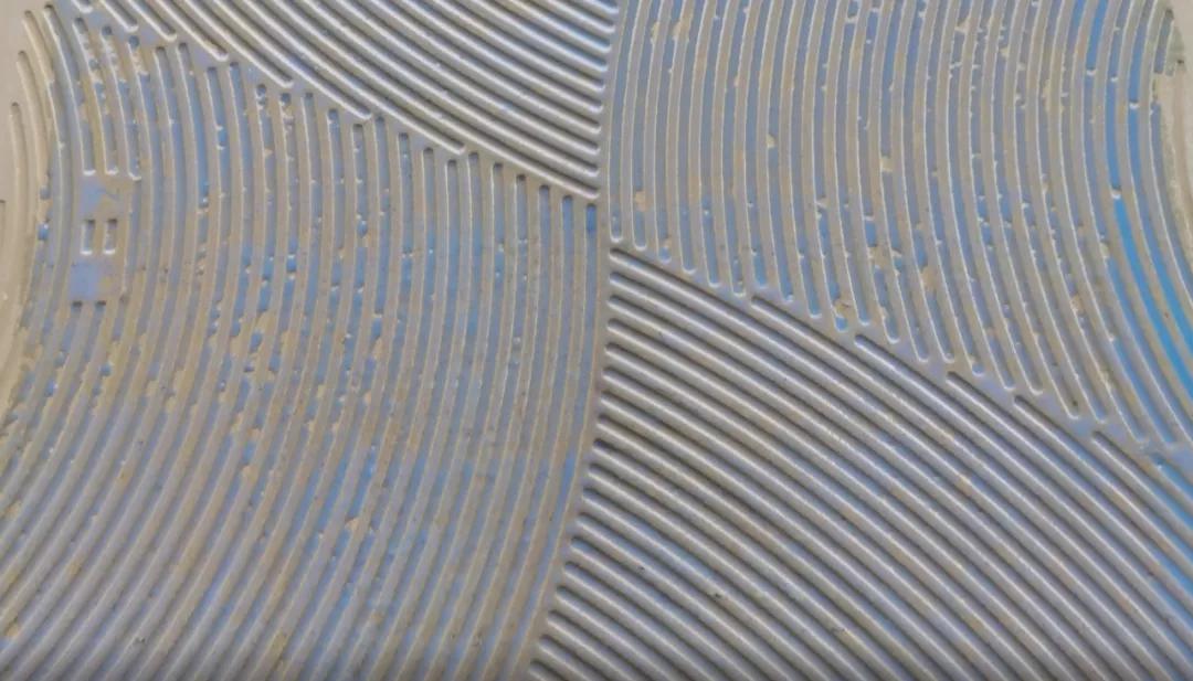 用瓷砖胶贴瓷砖要不要刷背胶,使用瓷砖胶的正确方法