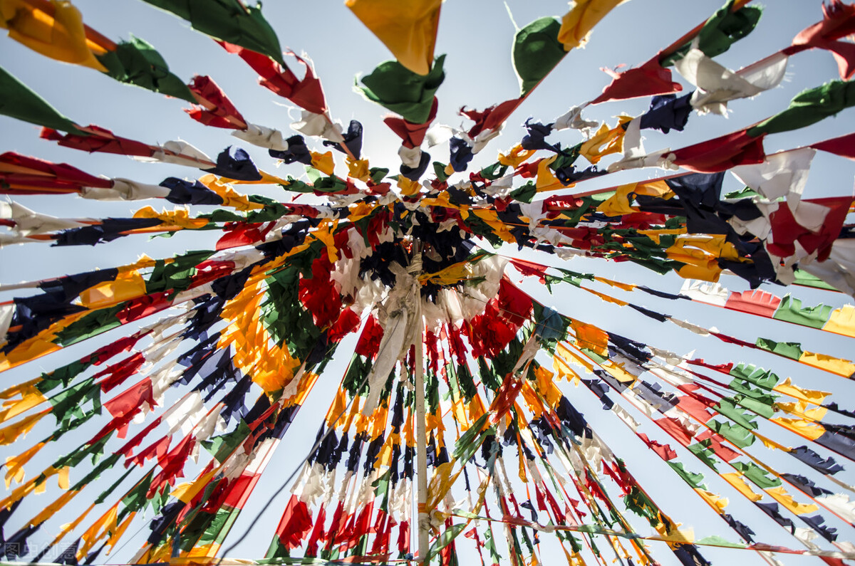 西藏的玛尼堆和经幡,藏区三大玛尼堆