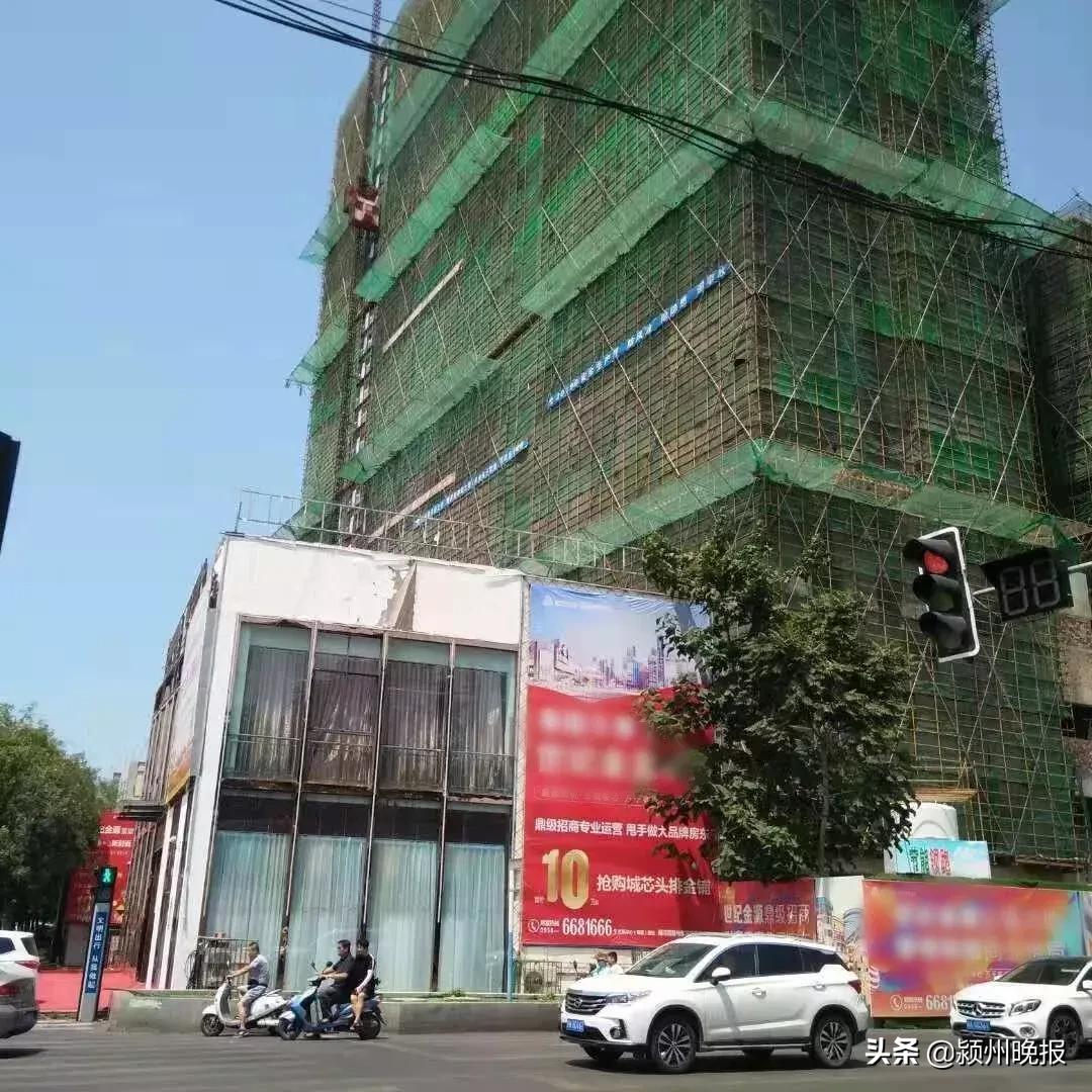 阜阳某商铺变为地下停车场