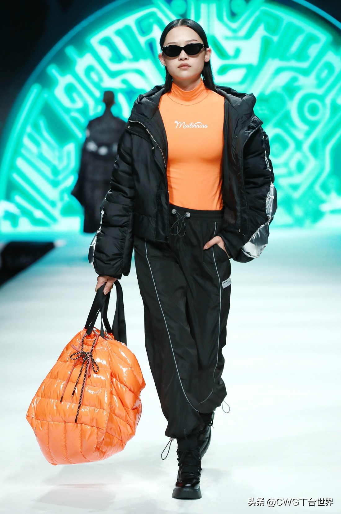 亦帛时尚羽绒服是品牌吗,亦帛时尚2021冬羽绒服发布会