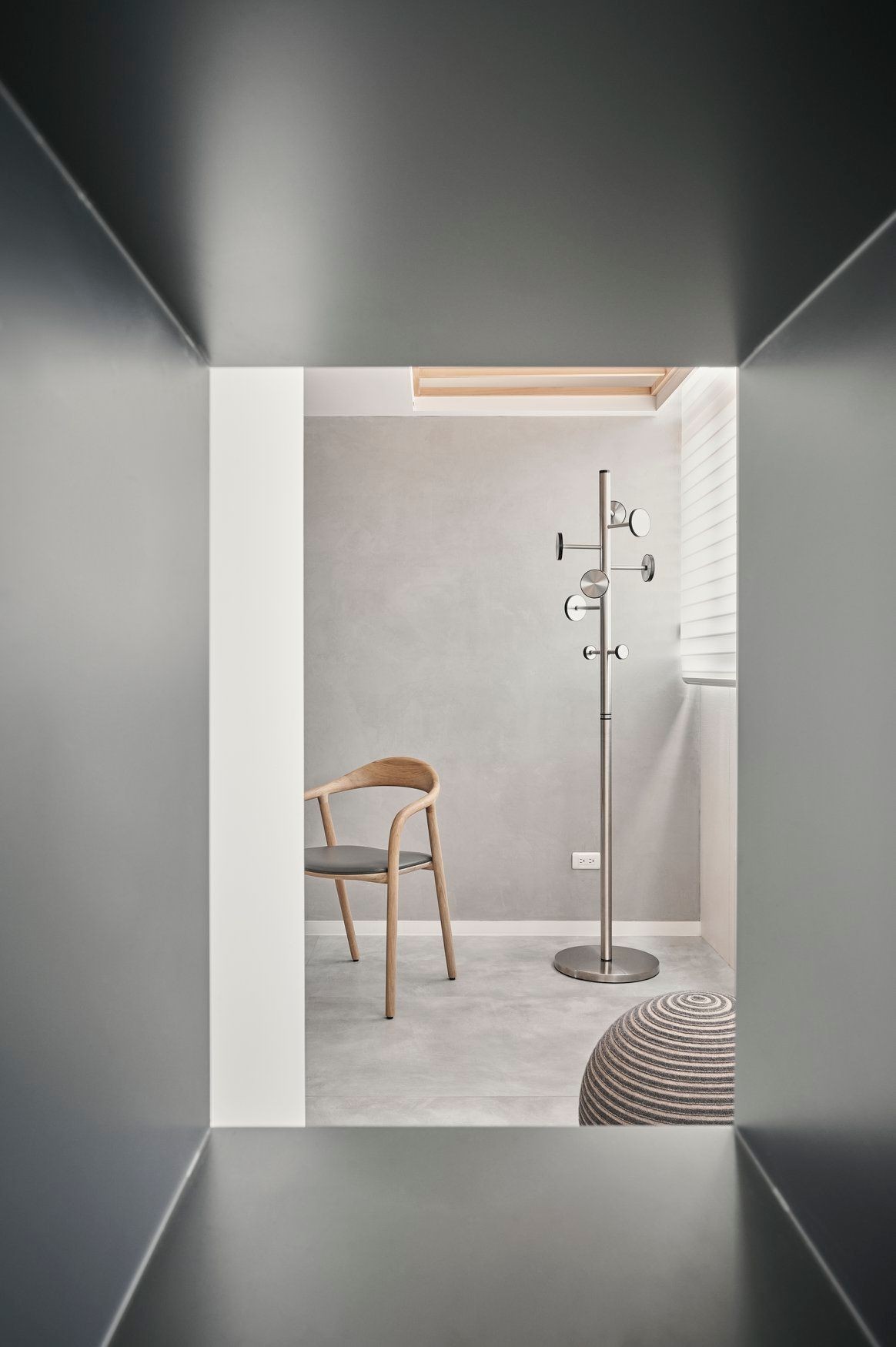 200㎡简约水泥系楼中楼，掇拾30年老宅融洽光景！原木家具