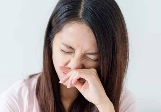 女孩子身上一点都不香是什么原因,身上散发出一种异味是什么原因