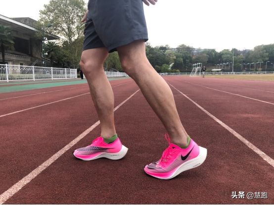 跑马拉松推荐耐克什么系列,跑全马的耐克碳板跑鞋推荐