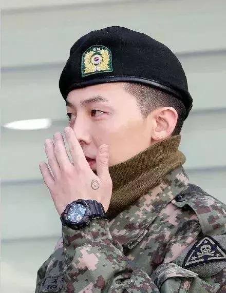 权志龙带货最快纪录,权志龙长期戴的东西