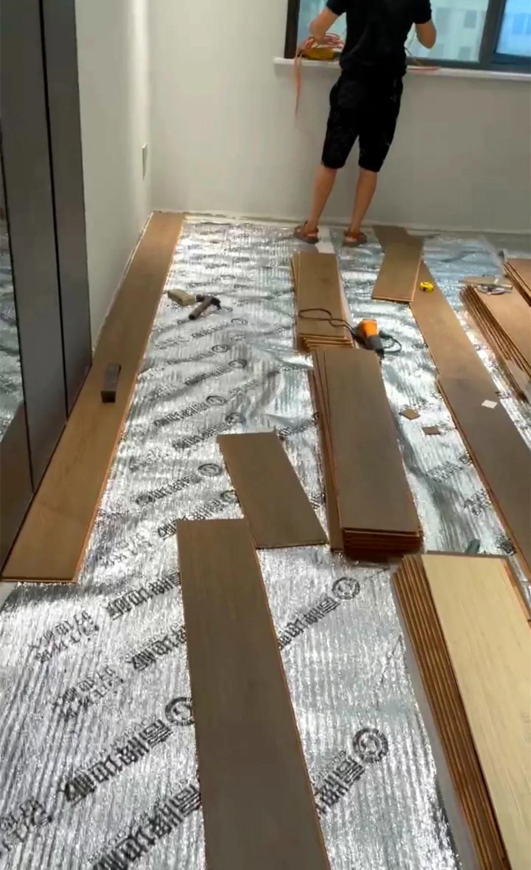 木地板松动踩有声音怎么处理,木地板踩上去有声音