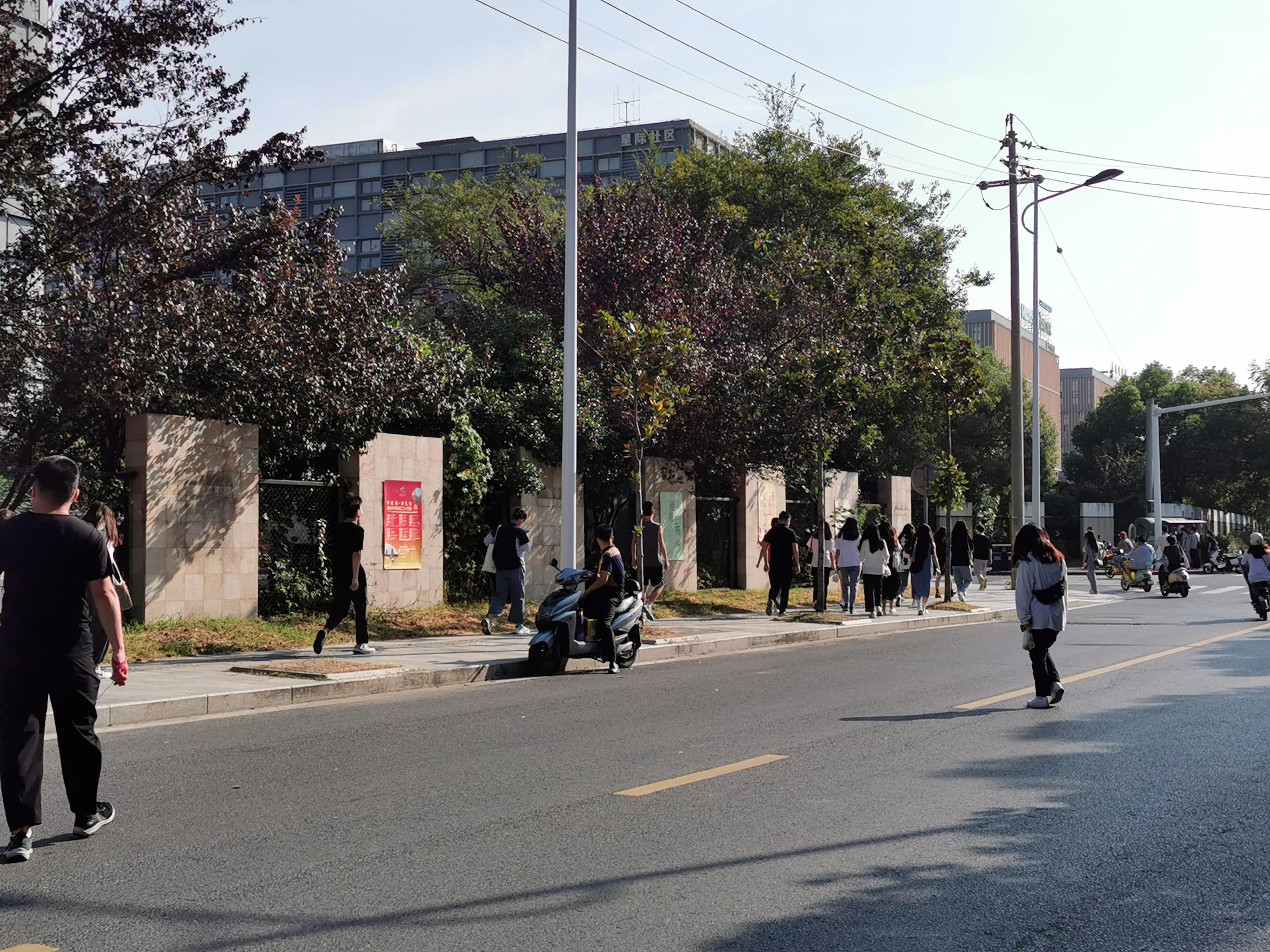 原来扬州的年轻人都在广陵新城上班,这里不知不觉发展的这么好了