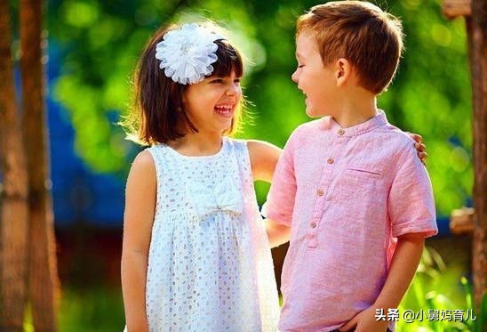 孩子出现夹大腿坏处,小孩爱摸乱碰怎么办