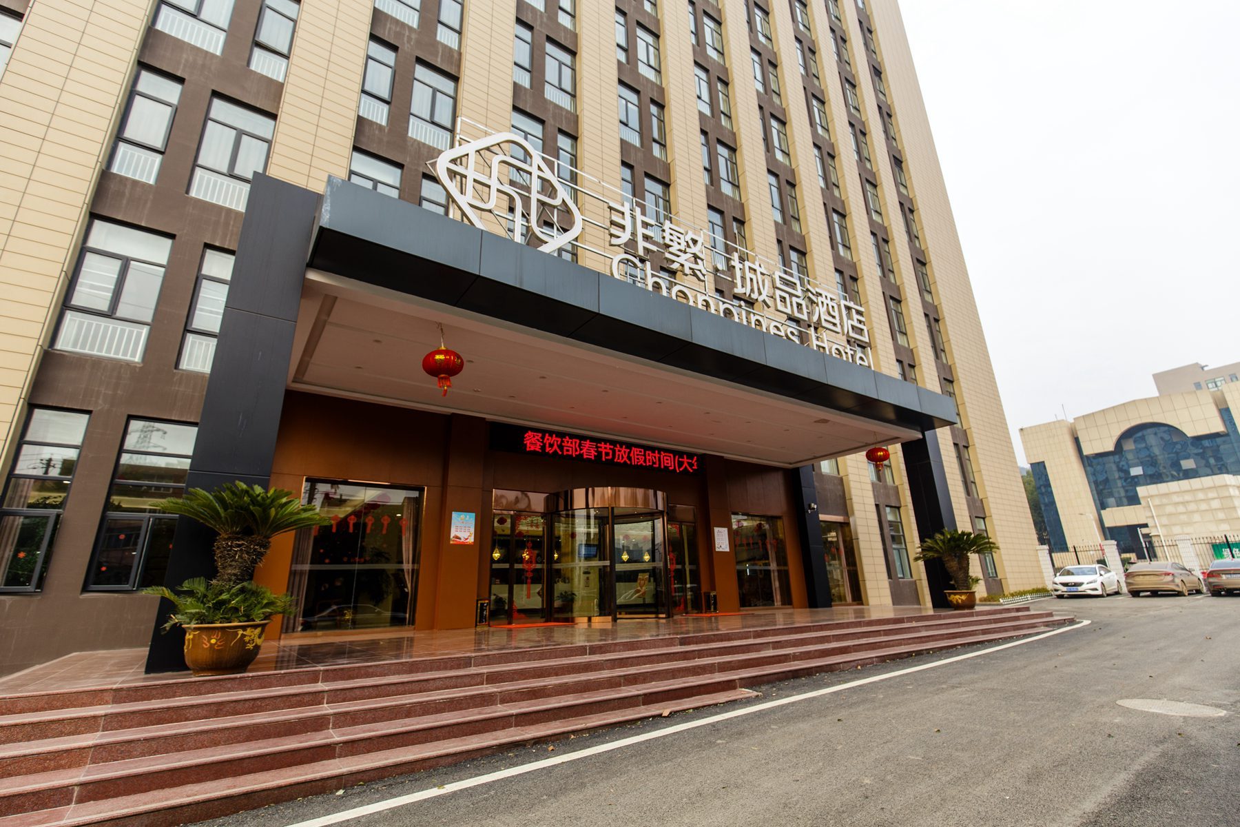 武汉哪里吃螃蟹风景最好,武汉人去青岛玩的地方