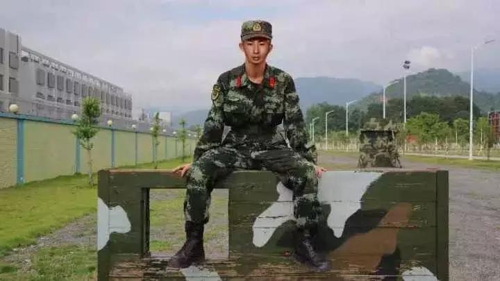 在上大学的时候去当兵，是一种怎样的体验？