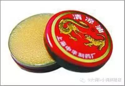 衣服弄脏了要用什么东西洗掉,衣服有静电粘的脏东西怎么去除