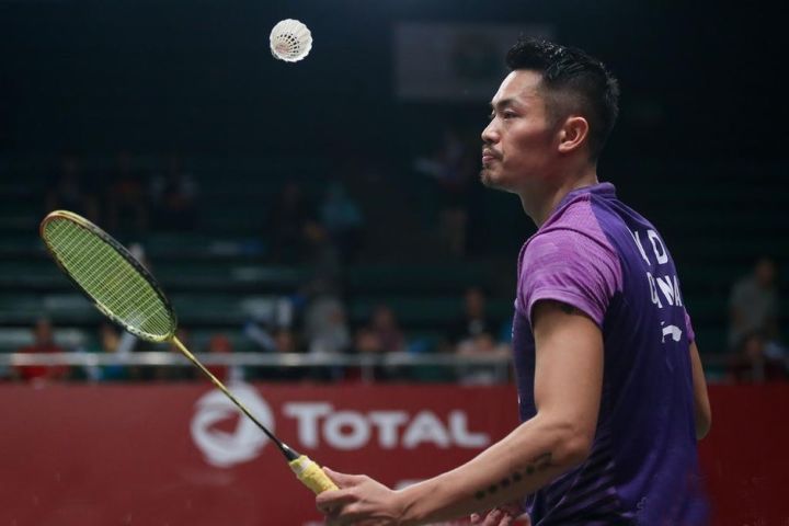 打羽毛球总是打到拍框怎么办,打羽毛球怎么打才能更不容易翘边