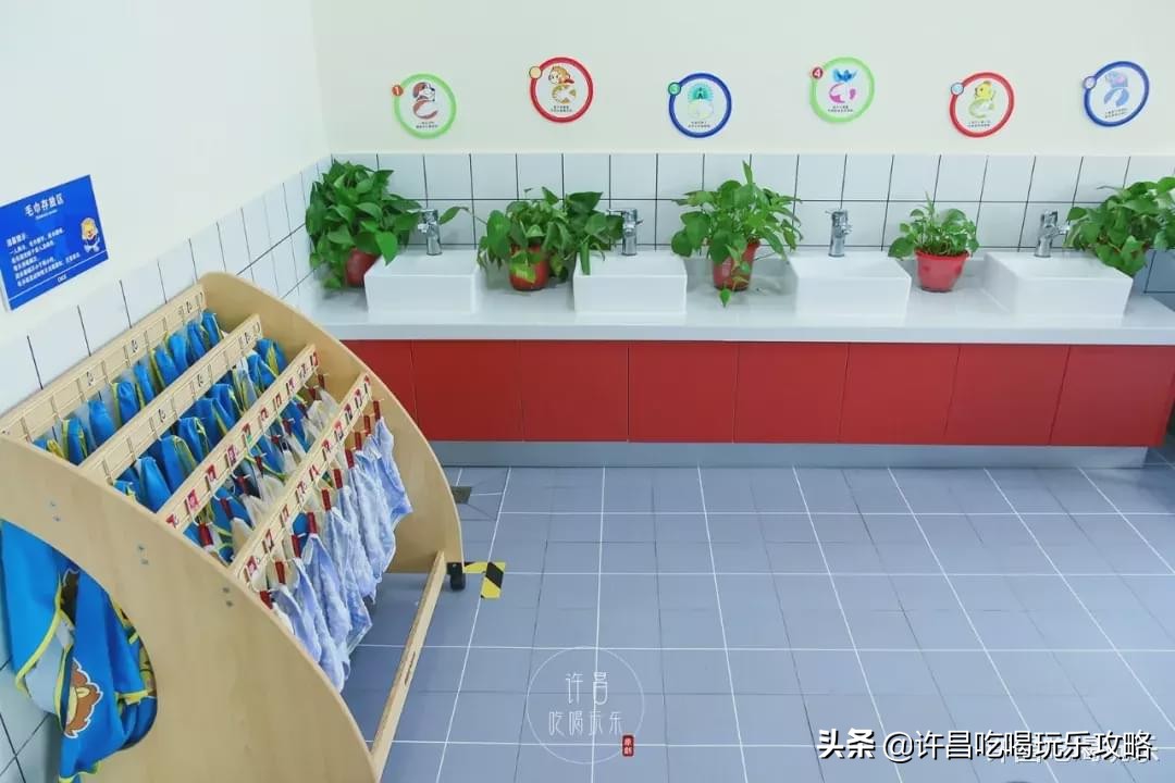 高尔夫球场、外教老师、恒温游泳池，这是什么神仙幼儿园？