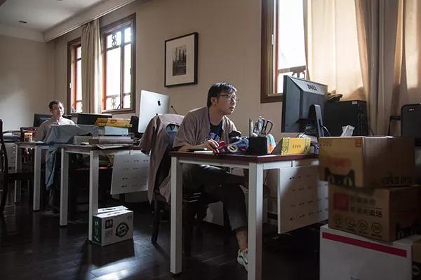 杭州灵隐寺招人火爆热搜，不用出家！当初入职90后小伙再度走红：一年半瘦20斤，8小时上班制，KPI随缘