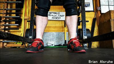 深蹲起来膝盖内扣是什么动作,相扑深蹲膝盖内扣