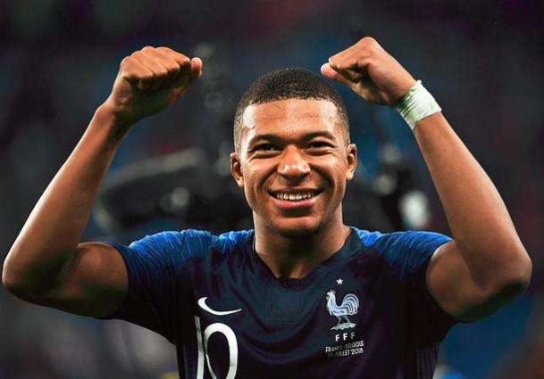 罗纳尔多和梅西谁过人厉害,罗纳尔多足球多强