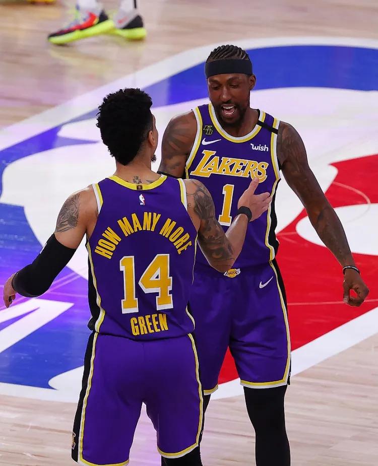 库兹马为什么离谱不看人传球,库兹马为什么不给普尔传球