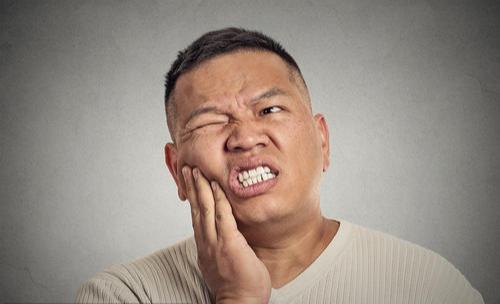 前牙深覆盖是绝症吗,前牙深覆盖是由什么原因引起的