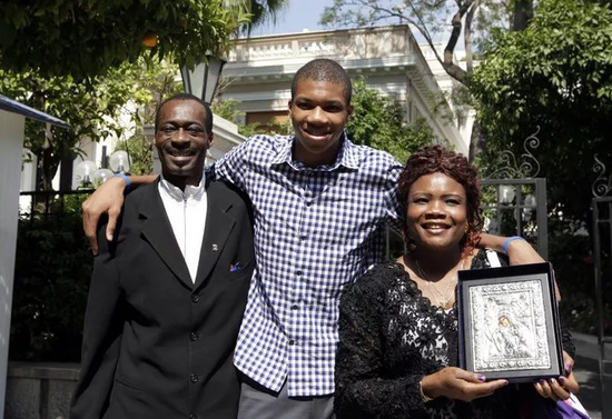 字母哥和耐克的代言合同,字母哥为啥没签约李宁