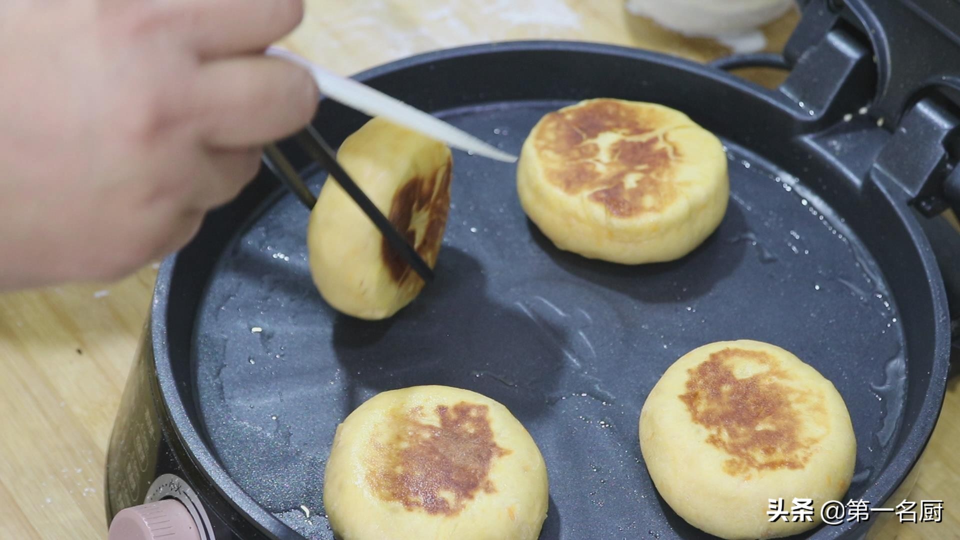 红薯饼的做法发面,红薯饼最好吃的做法不用烤箱