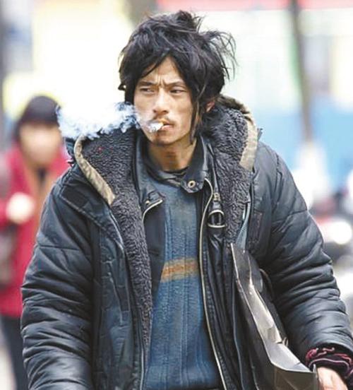 当年红遍网络的“犀利哥”，10年过去，如今他过得怎么样了？