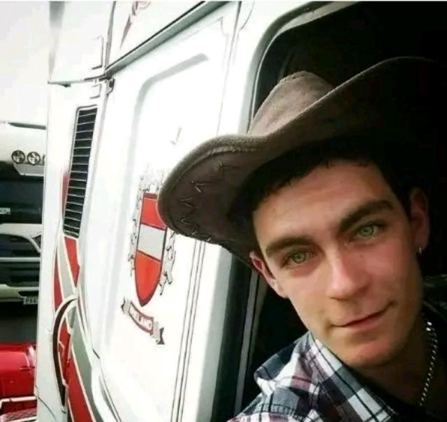 集装箱偷渡视频,亡命集装箱