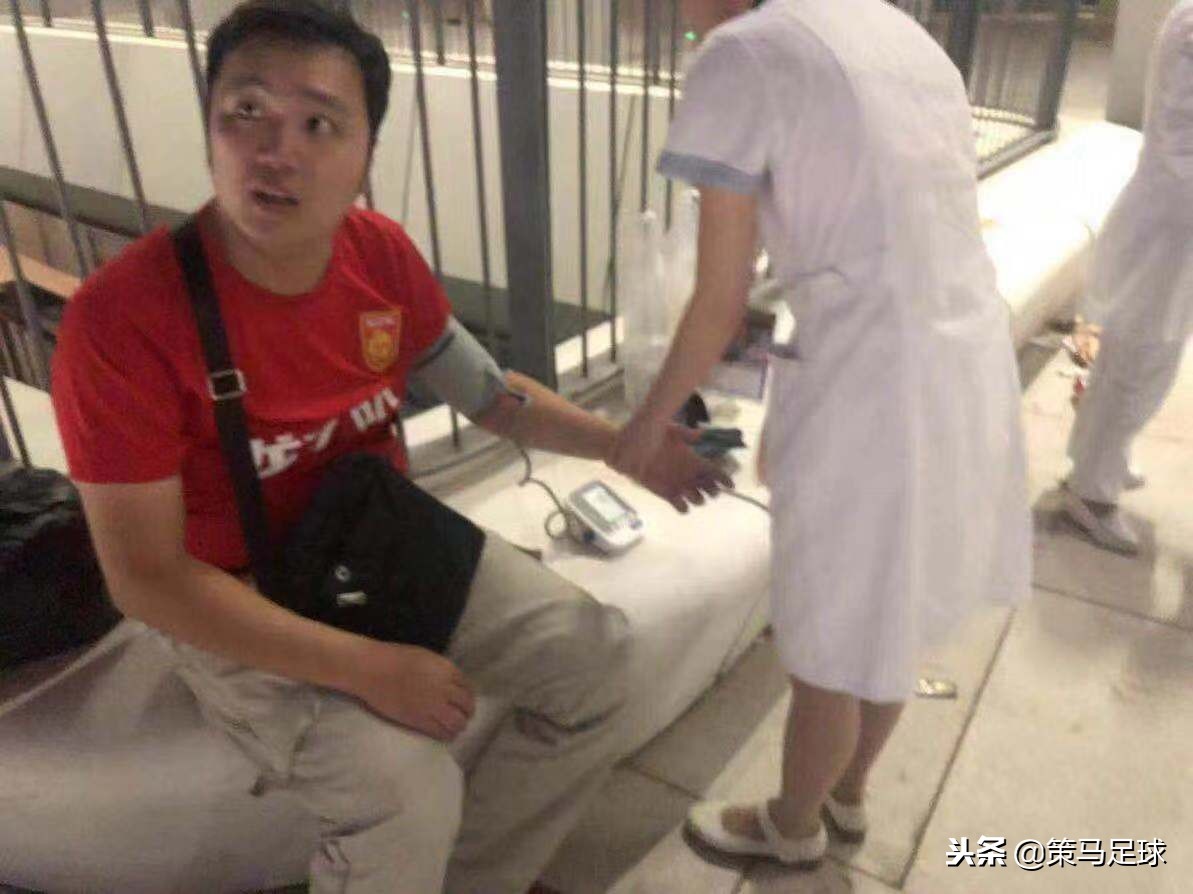 观足球联赛后有感,看国足比赛球迷激动场面