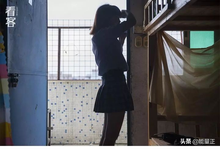 为了逃离包办婚姻，她们前往深圳打工赎身