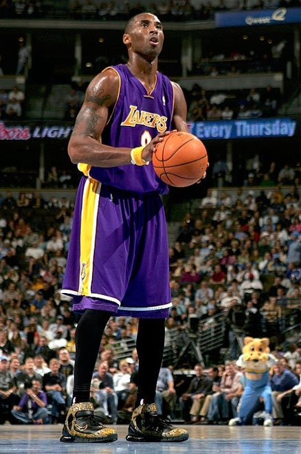 纪念科比的全明星球衣,科比全明星赛退役之战脚上穿的鞋