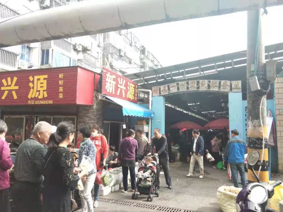 稀缺125平大三房中间楼层急售好房,精装房源急售地铁口三房