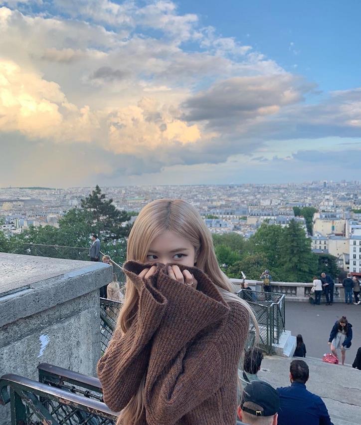 短上衣搭配阔腿裤小姐姐,短上衣高腰阔腿裤