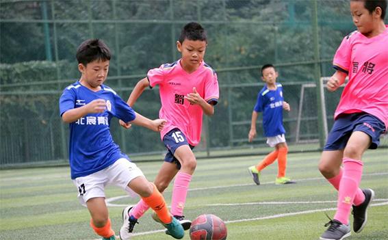 中国足球的希望！9岁成都少年加盟西甲莱万特，中国足球的唯一