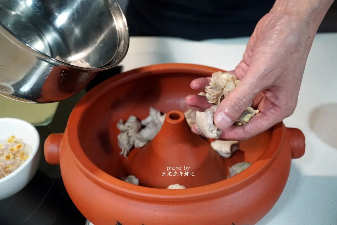 云南汽锅鸡春日养生好滋味,云南汽锅炖鸡