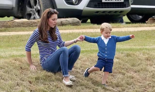 年入90亿，凌晨排队抢不到！史上最丑鞋王，为何突然爆火？