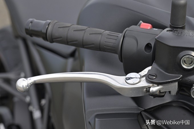 川崎z900跟川崎z1000有什么差别,川崎Z900驾驶体验