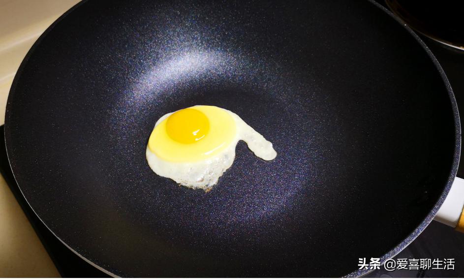 炒菜老是粘锅怎么处理,炒菜老是粘锅教你一个农村土办法