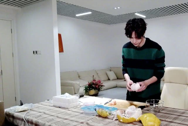 nike王一博穿搭,王一博nike加小香风穿搭