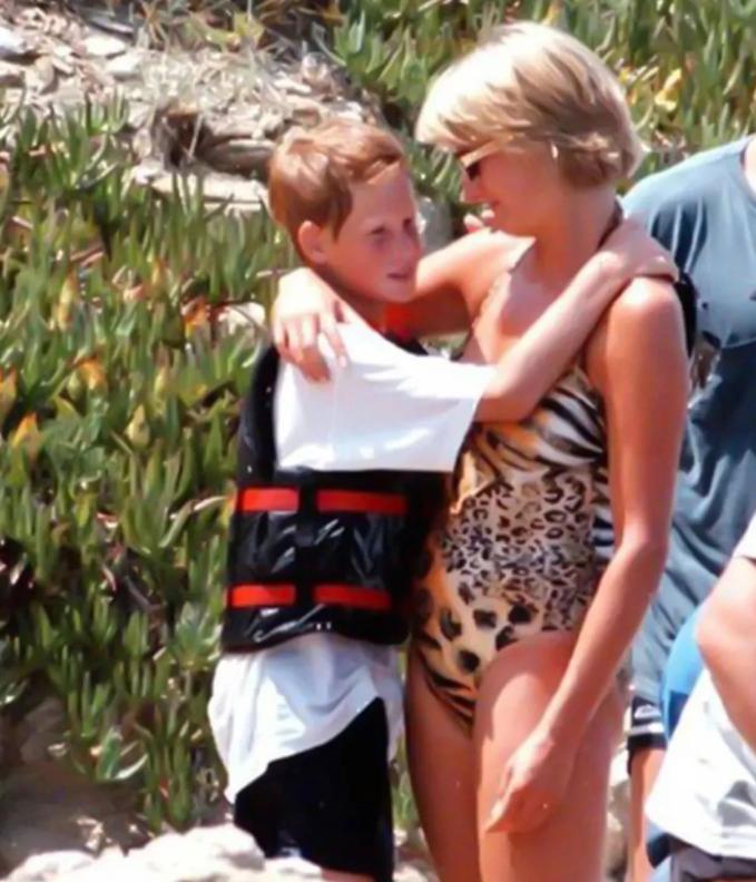 38岁的戴安娜,戴安娜生第一胎和查尔斯合影