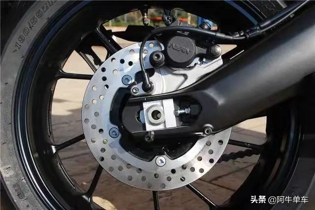 雅马哈mt09暴力驾驶大片,西装暴徒雅马哈mt09