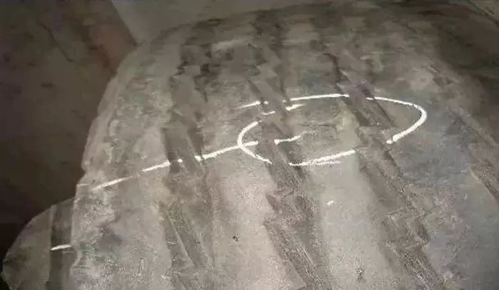 卡车轮胎侧面的破损怎么修复,货车轮胎胎壁坏是什么原因
