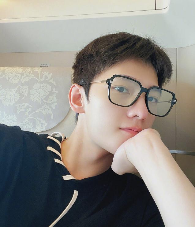 迪丽热巴杨洋荣耀见证礼,迪丽热巴杨洋高甜发布会