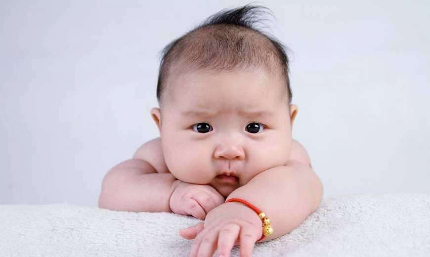 宝宝头发怎么看健康状况,宝宝头发问题及解决方法