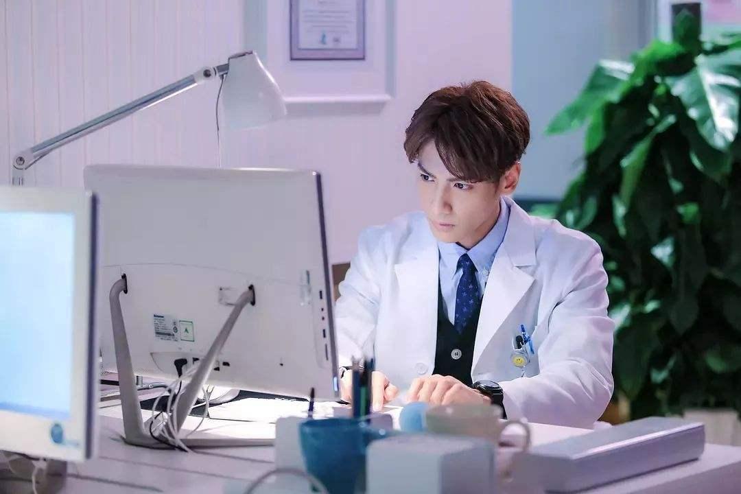 鎺ㄨ崘5鏈不鎰堟殩蹇冨尰鐢熸枃,鏂囩瑪寰堟鐨勫尰鐢熸枃