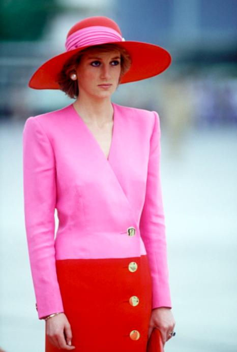 戴安娜雕像揭幕,戴安娜王妃雕像图