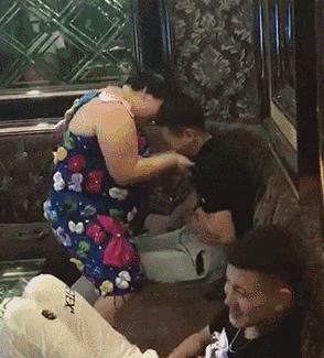 给你70万,拿一百万没有手机你愿意吗