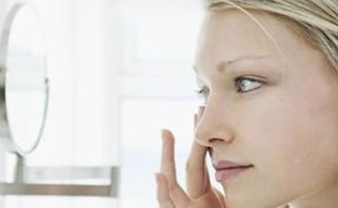 比较好的隐形眼镜牌子,隐形眼镜好一点的牌子有颜色的